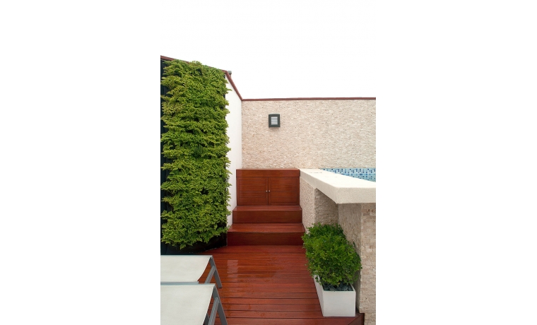 Uso de un sistema modular de un jardín vertical en una vivienda multifamiliar de Surco.